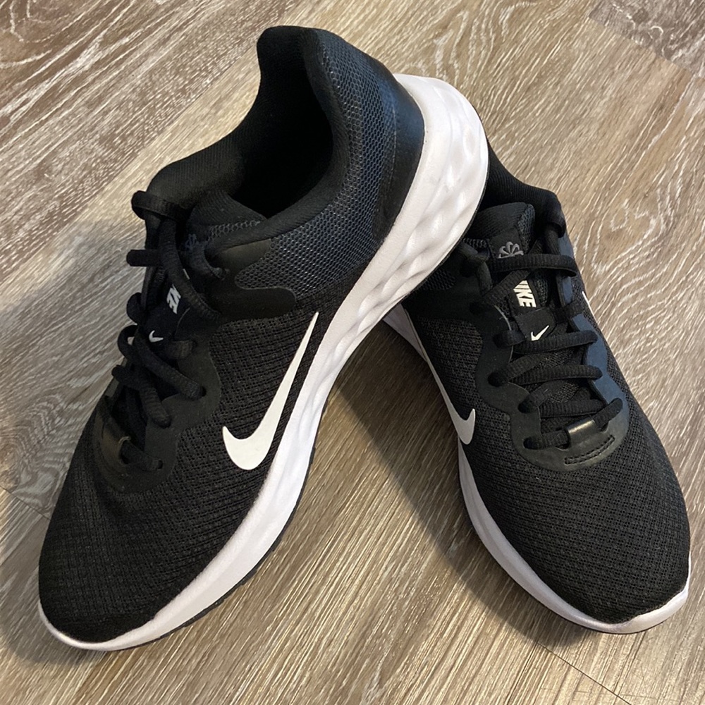 Black & White Nike Running Shoes